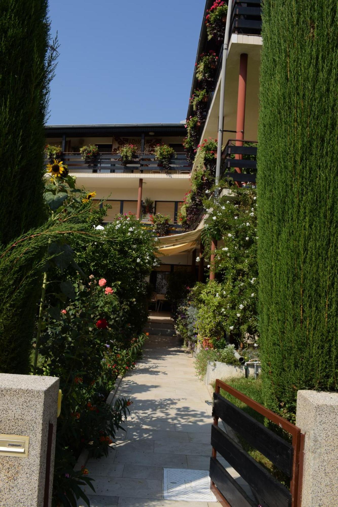 Rooms Vila Mautner Vodice Eksteriør billede