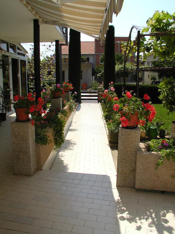 Rooms Vila Mautner Vodice Eksteriør billede