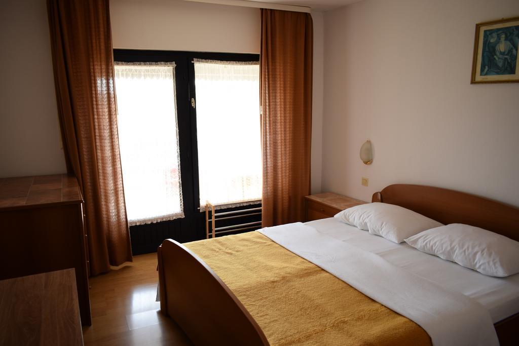 Rooms Vila Mautner Vodice Eksteriør billede
